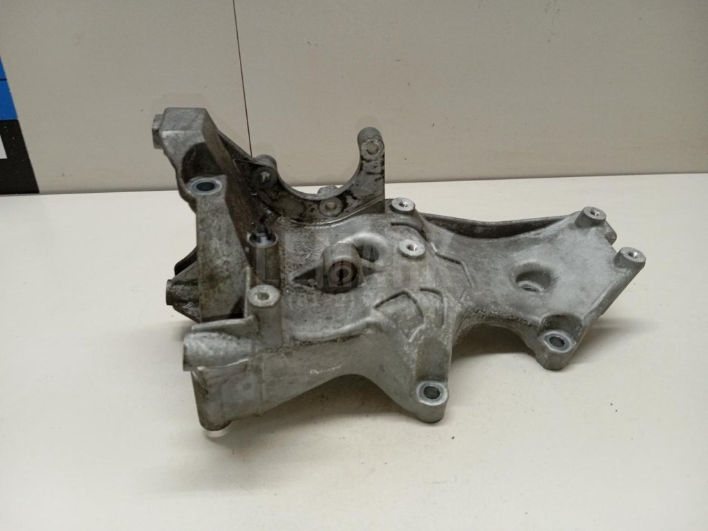 Кронштейн генератора