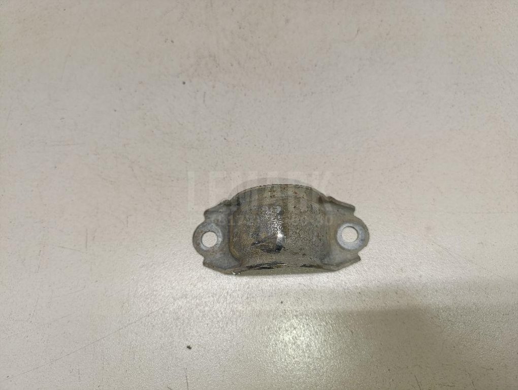 Кронштейн крепления переднего стабилизатора