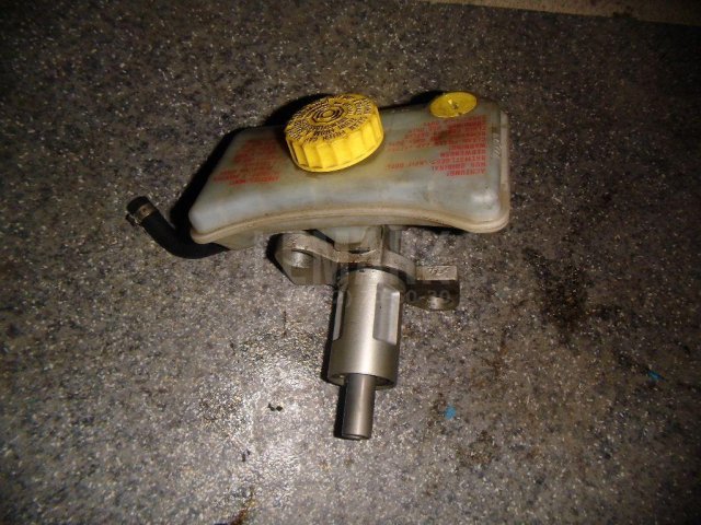 Цилиндр тормозной главный