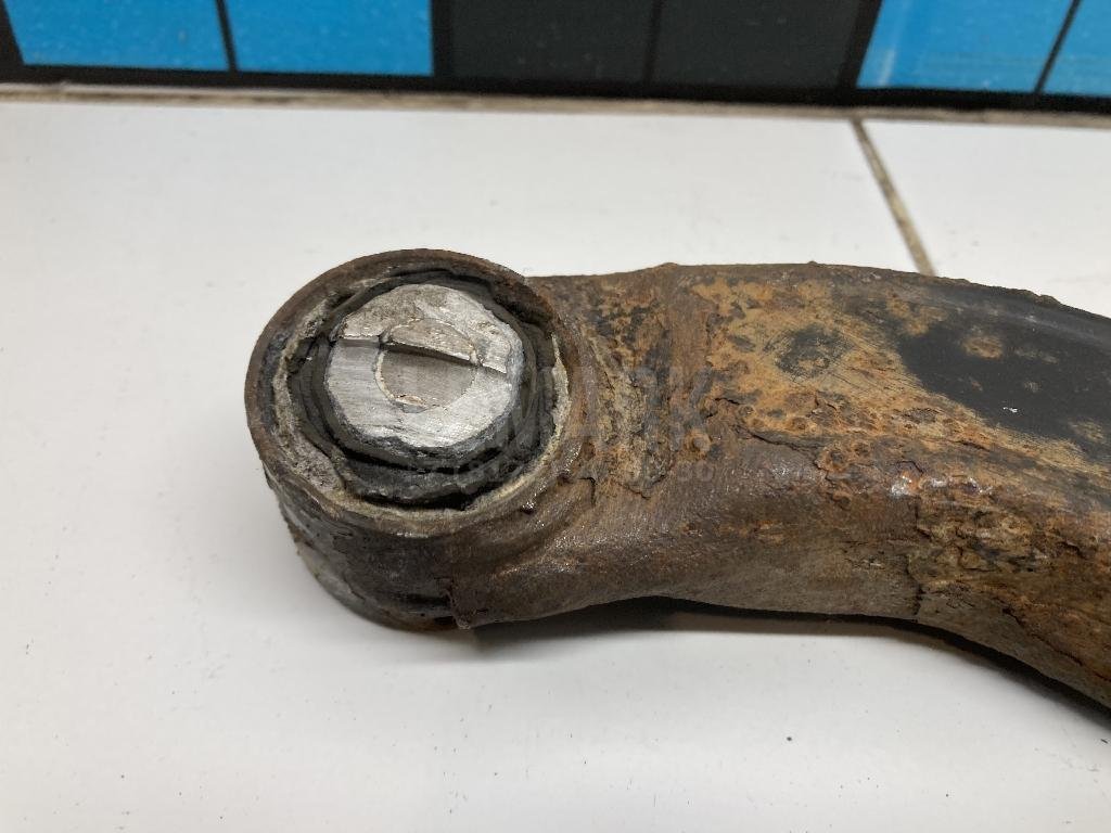 Рычаг задний верхний левый