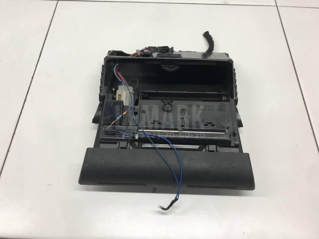 Пепельница передняя