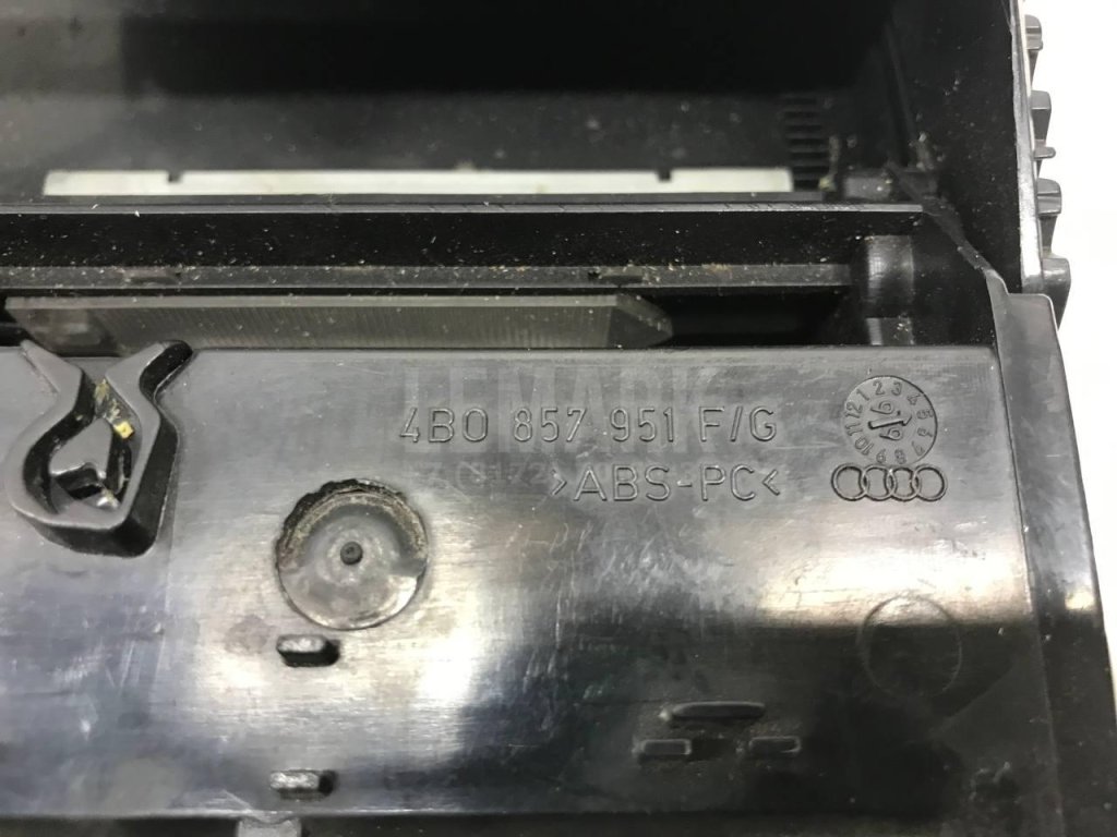 Пепельница передняя