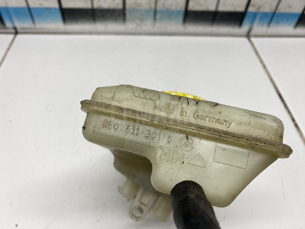 Бачок главного тормозного цилиндра