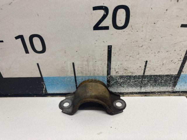 Кронштейн крепления переднего стабилизатора