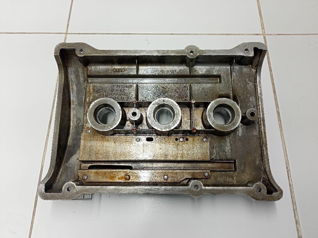 Крышка головки блока (клапанная)