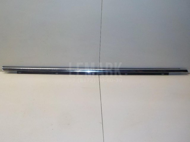 Накладка стекла переднего правого