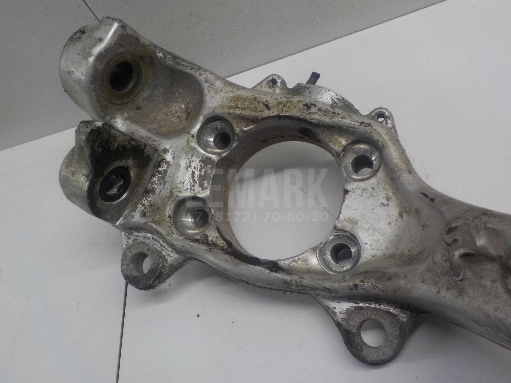 Кулак поворотный передний правый