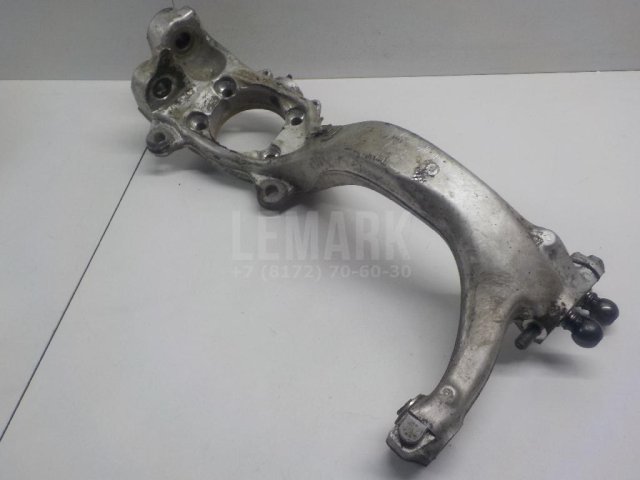 Кулак поворотный передний правый