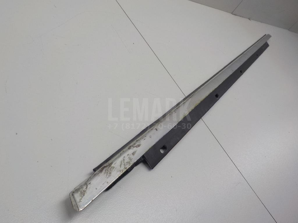 Накладка стекла переднего левого