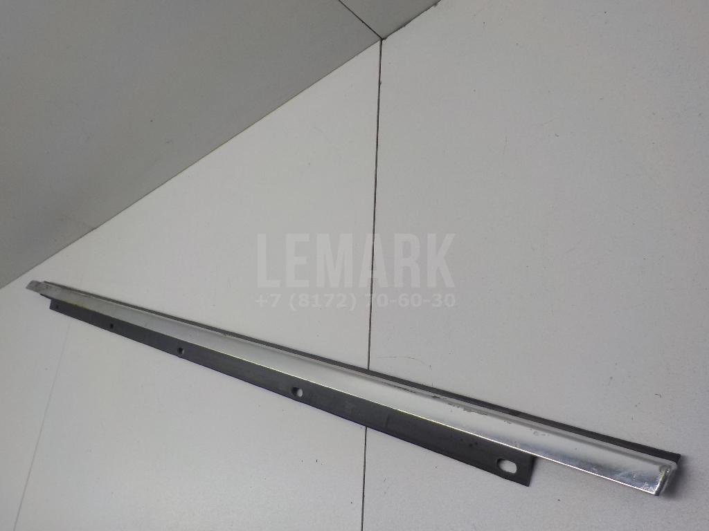 Накладка стекла переднего левого