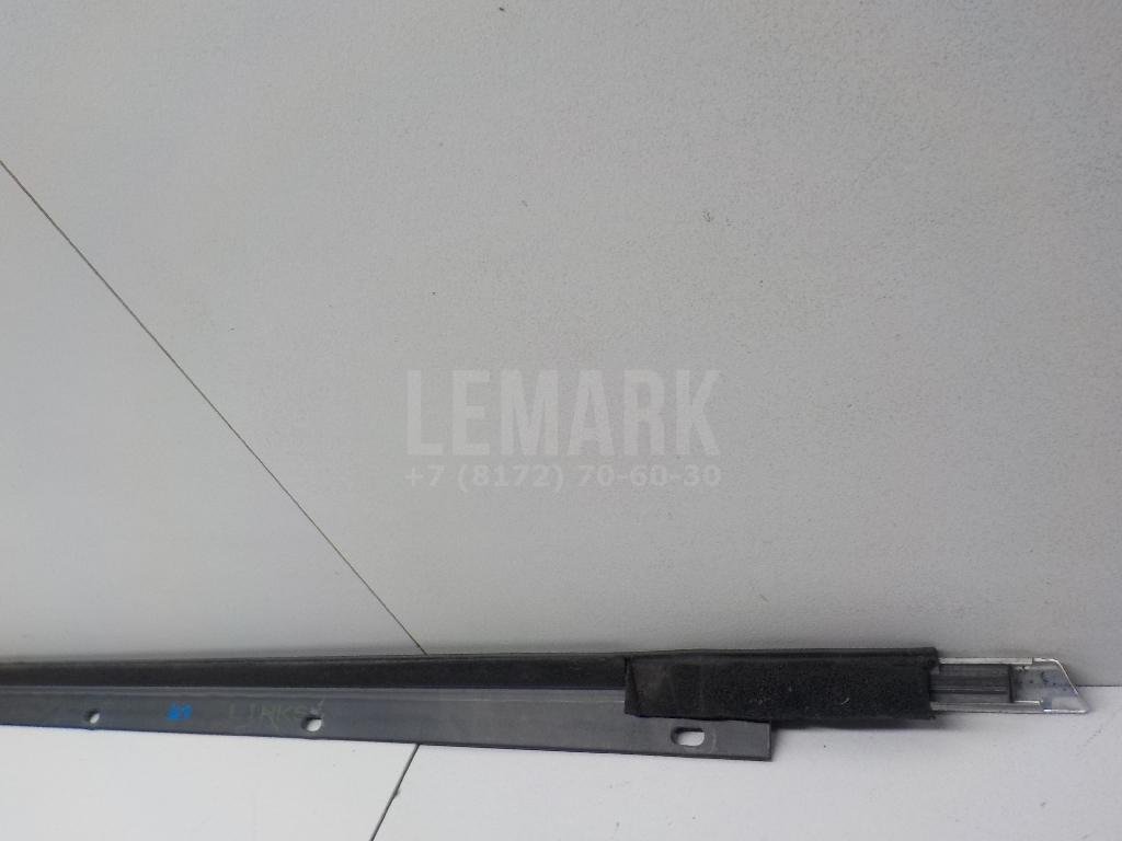 Накладка стекла переднего левого