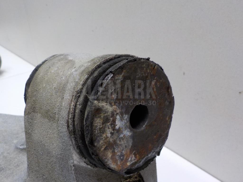 Рычаг задний нижний правый