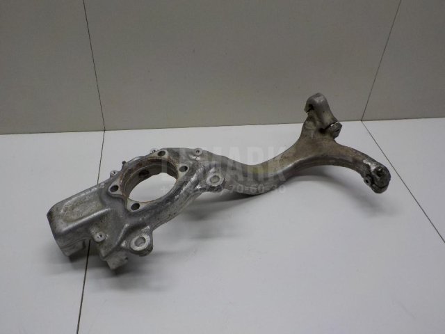 Кулак поворотный передний левый