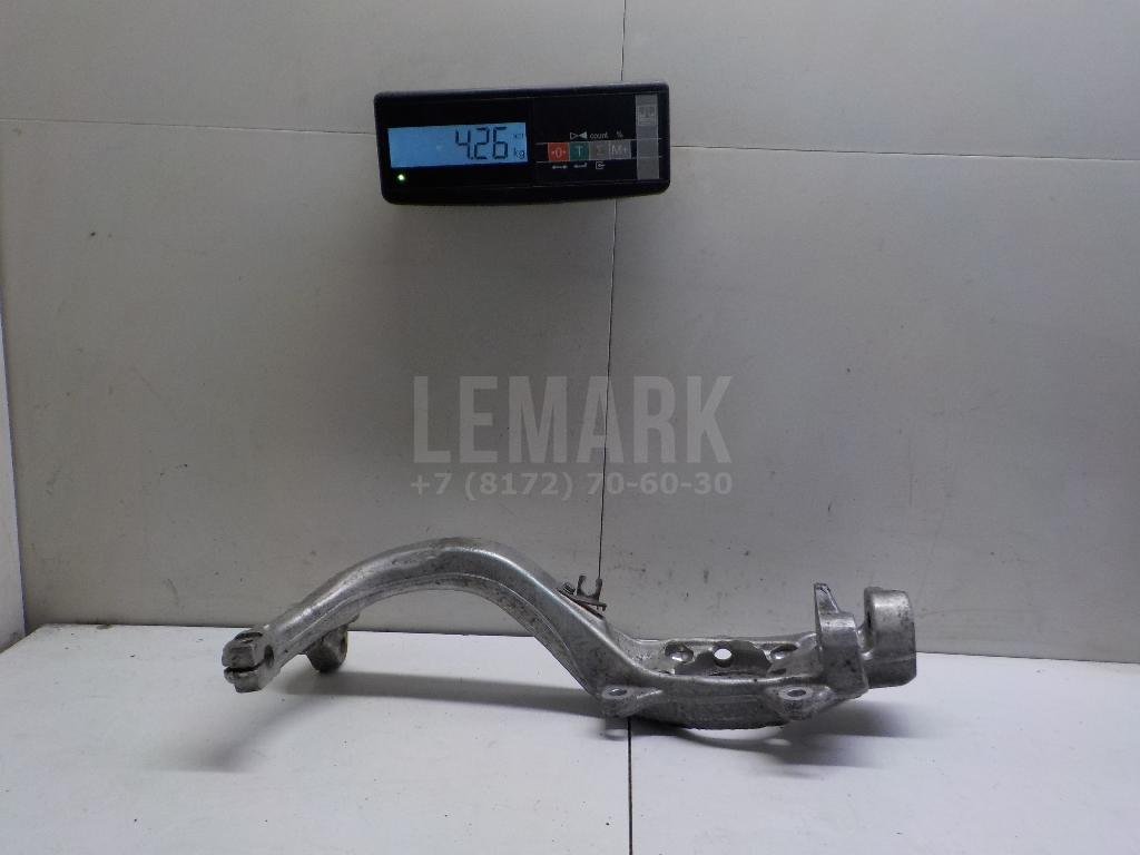 Кулак поворотный передний правый