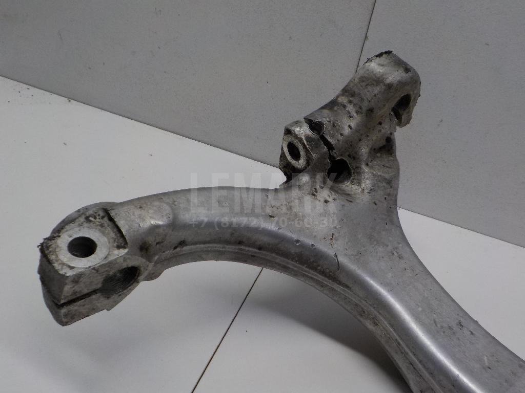 Кулак поворотный передний правый