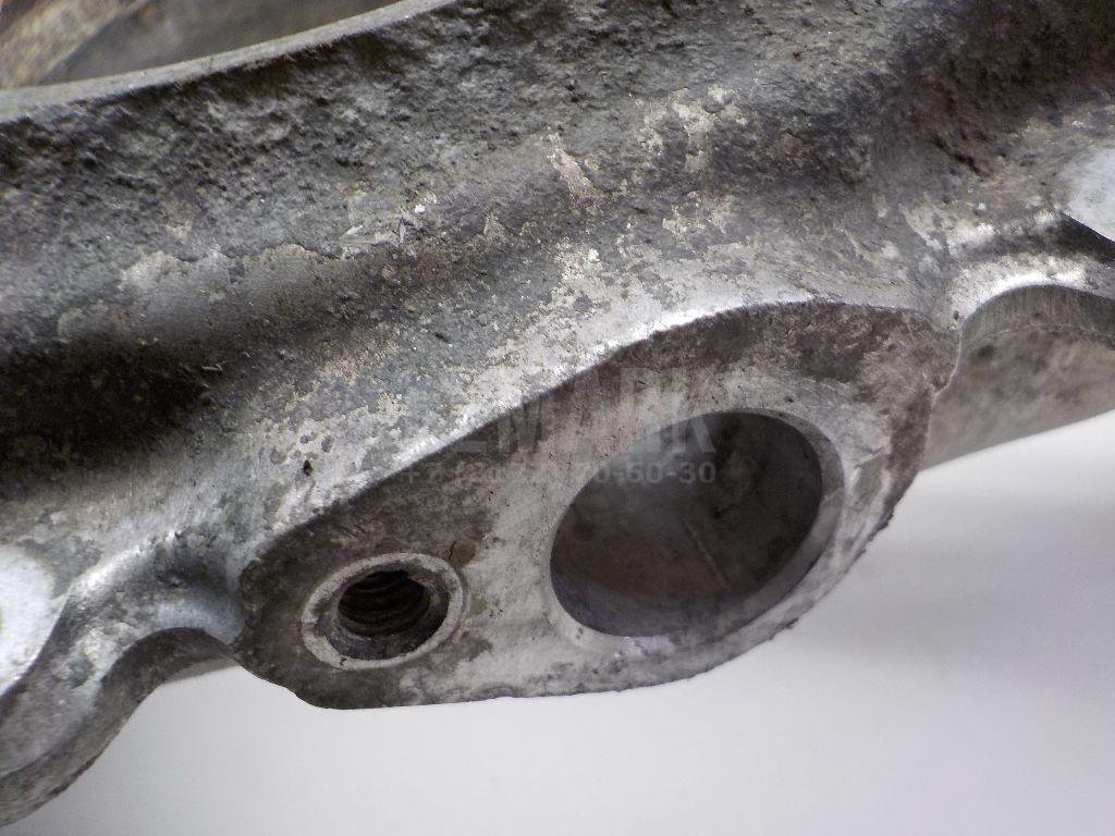 Кулак поворотный передний правый