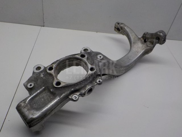 Кулак поворотный передний правый