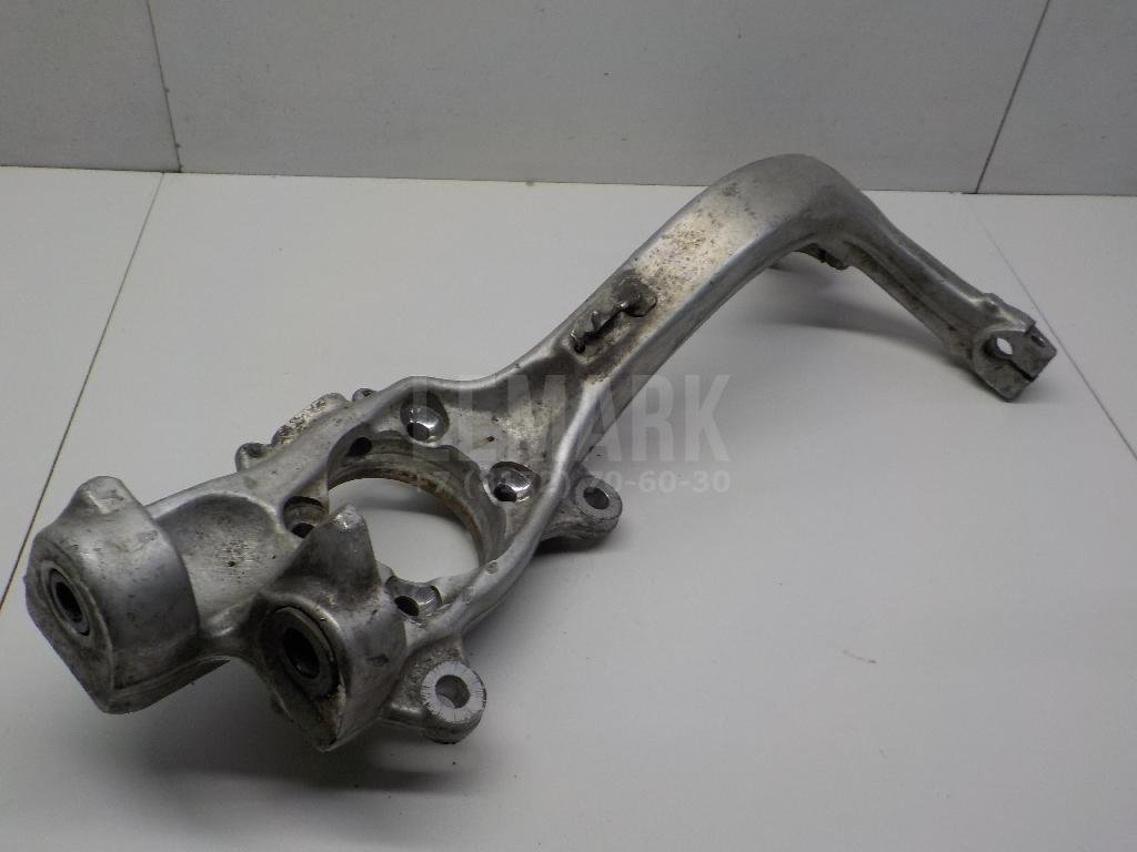 Кулак поворотный передний правый