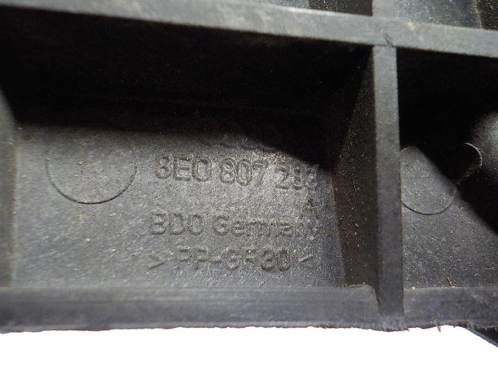 Направляющая переднего бампера левая