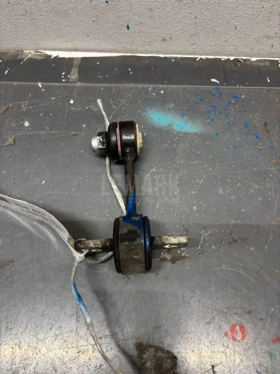 Стойка заднего стабилизатора