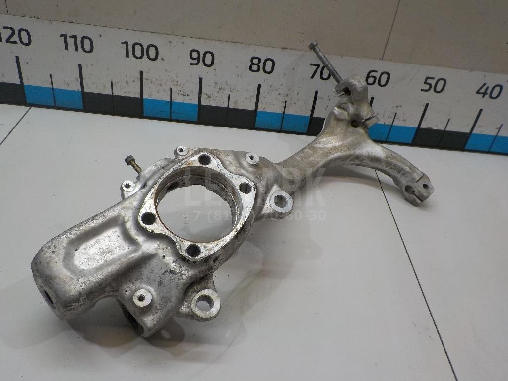 Кулак поворотный передний левый