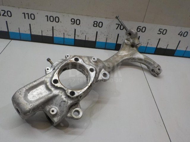 Кулак поворотный передний левый