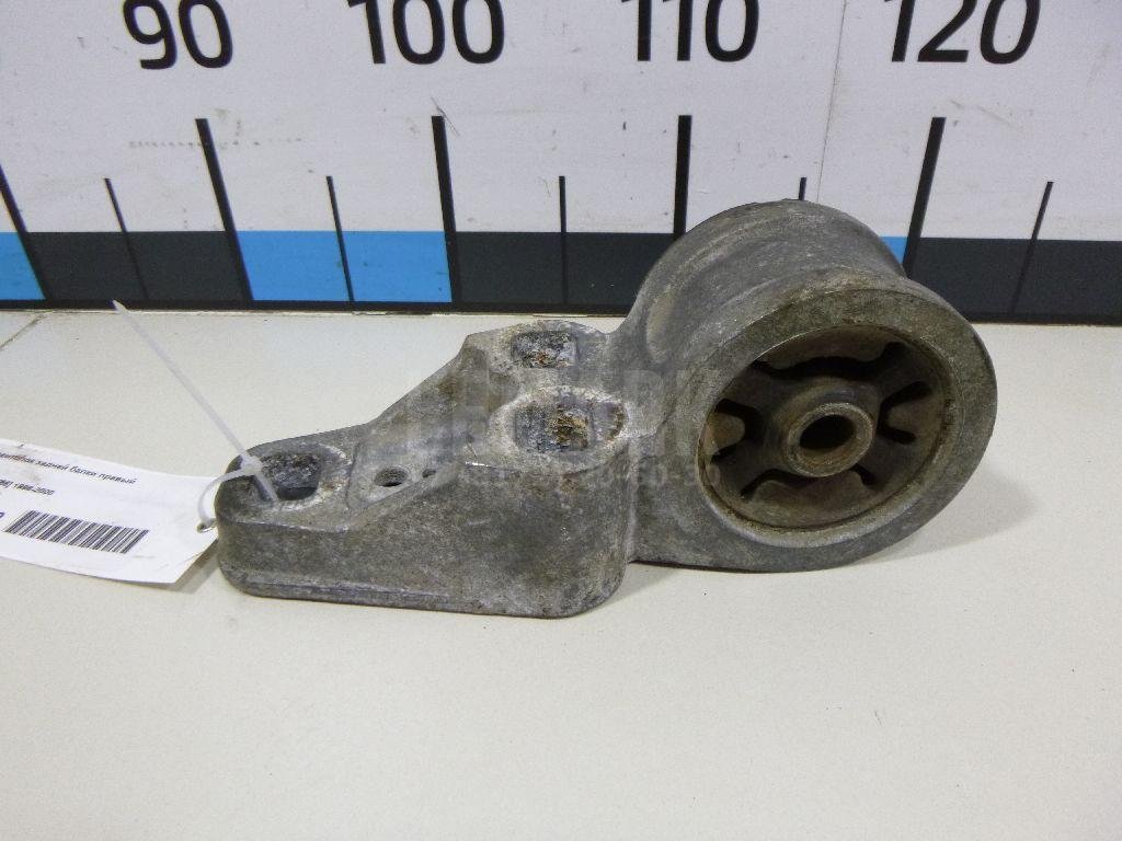 Сайлентблок задней балки правый