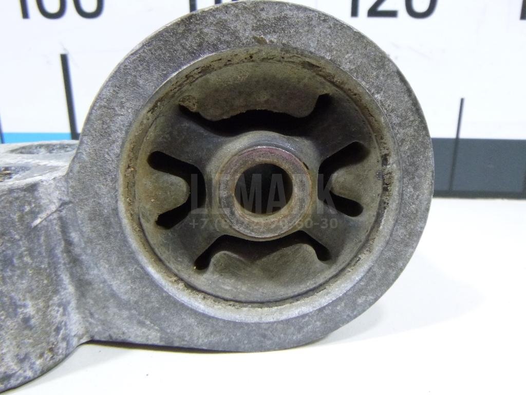 Сайлентблок задней балки правый