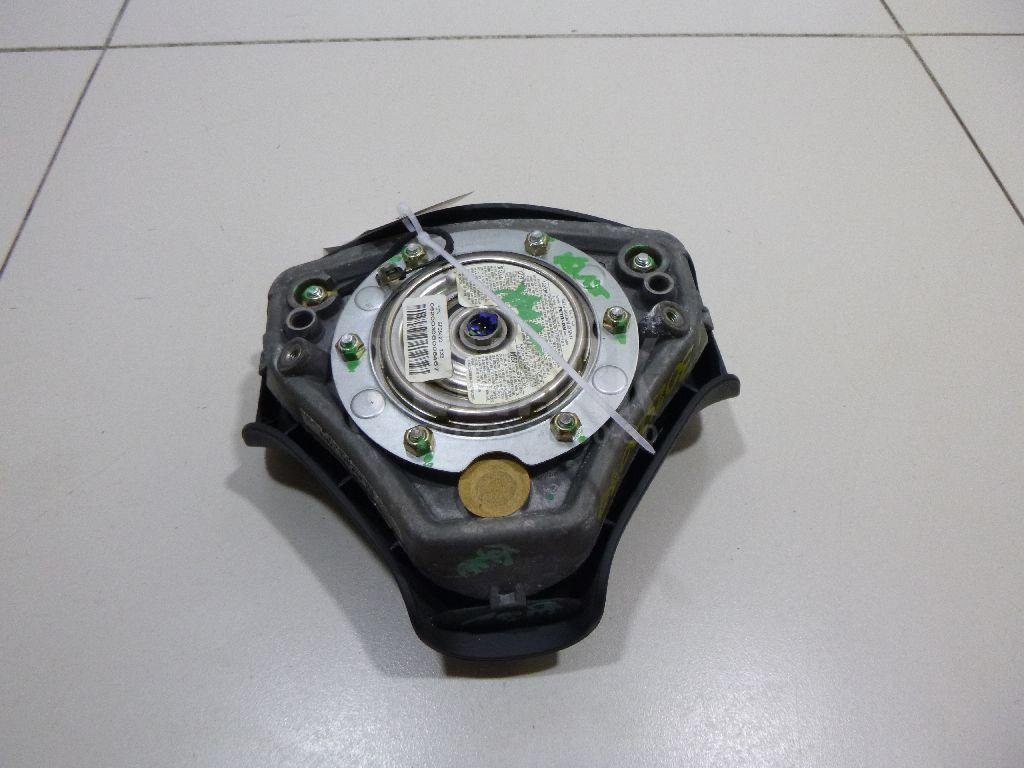 Подушка безопасности в рулевое колесо