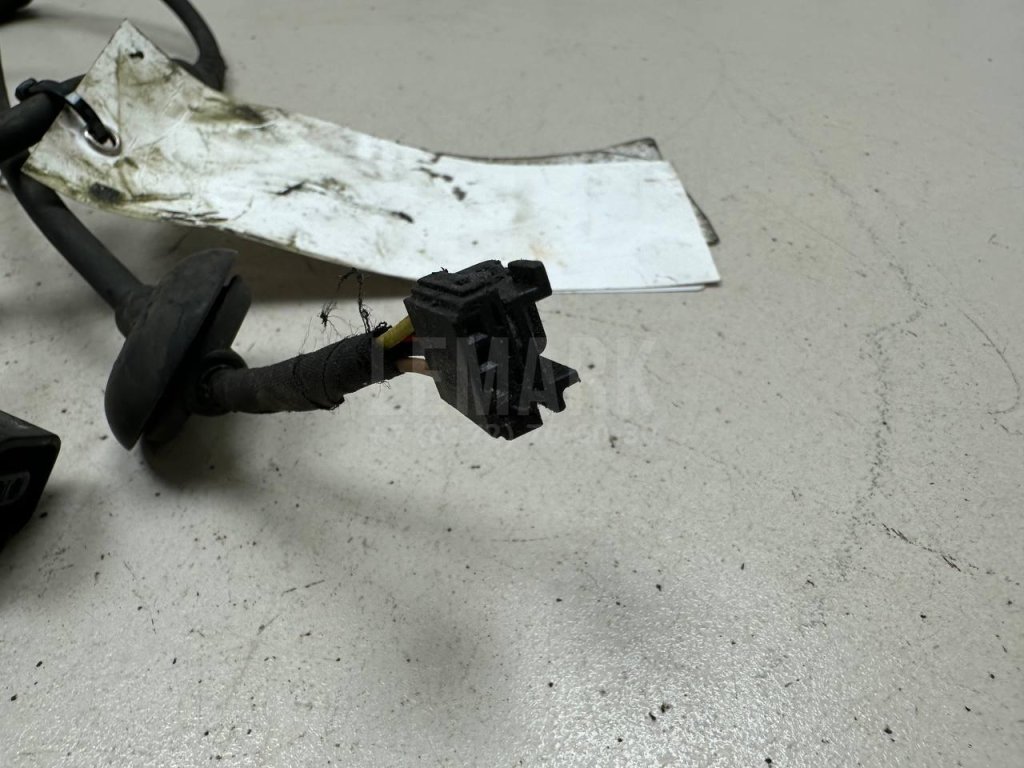 Датчик ABS передний