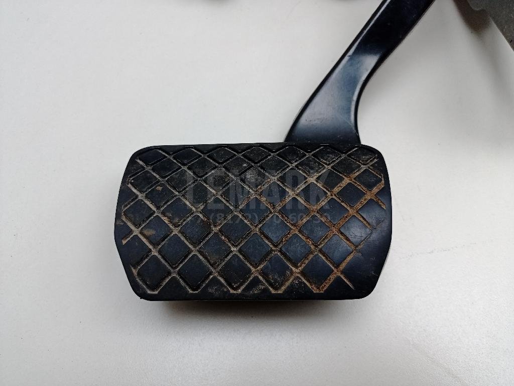 Педаль тормоза