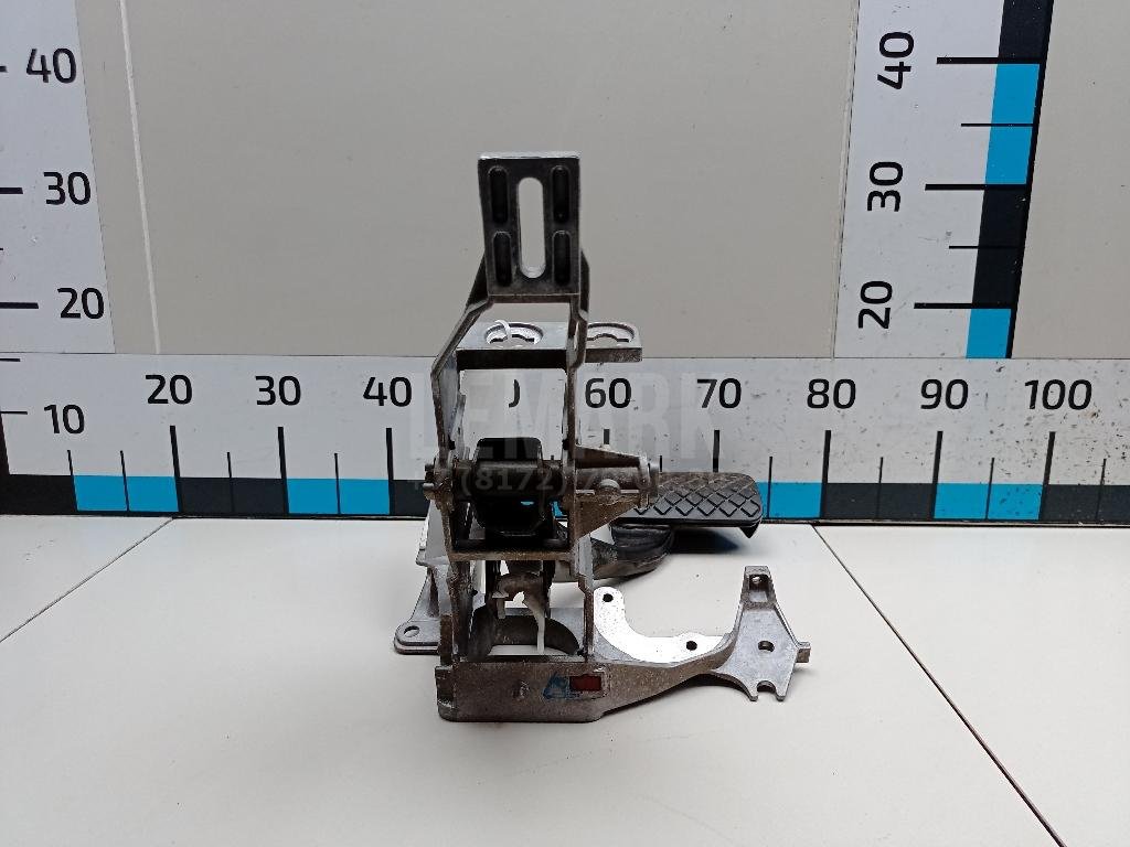 Педаль тормоза