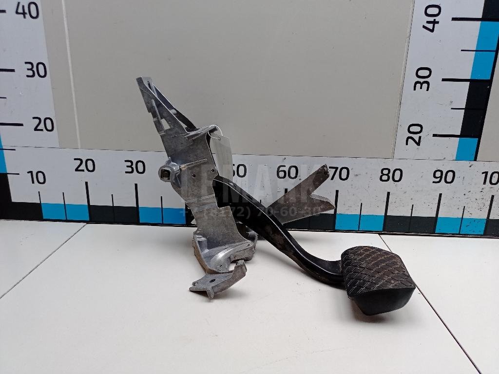 Педаль тормоза