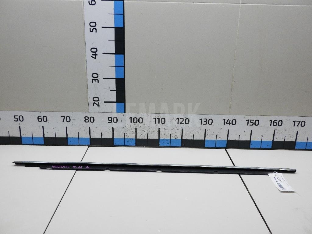 Накладка стекла переднего левого