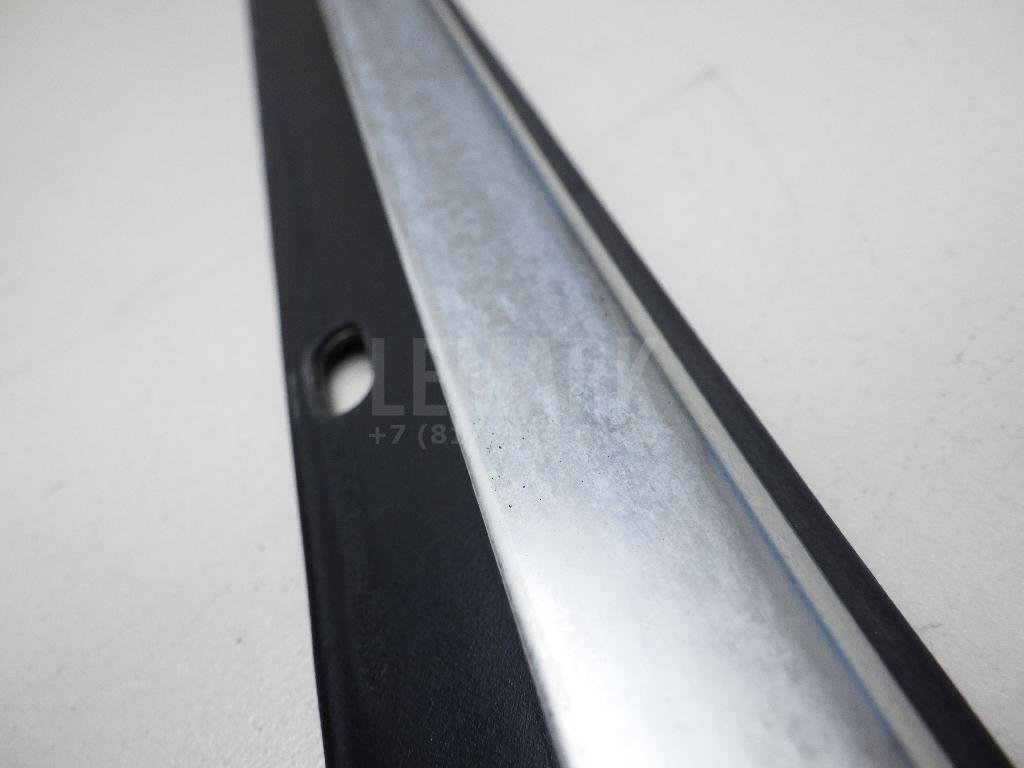 Накладка стекла переднего левого