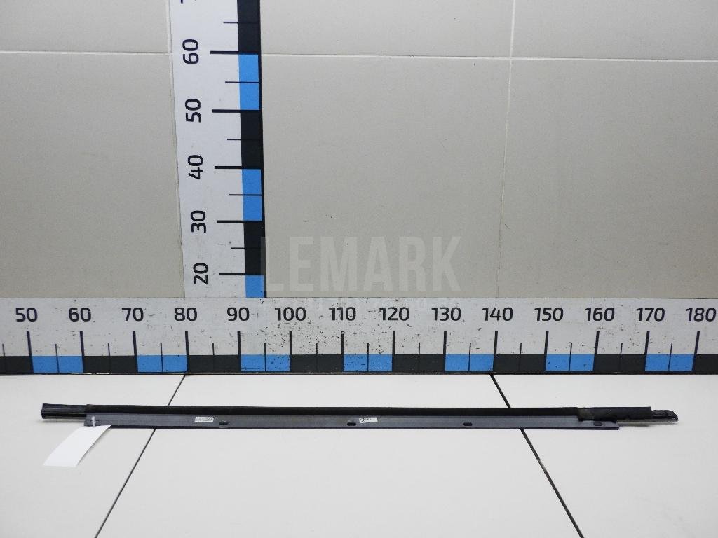 Накладка стекла переднего левого