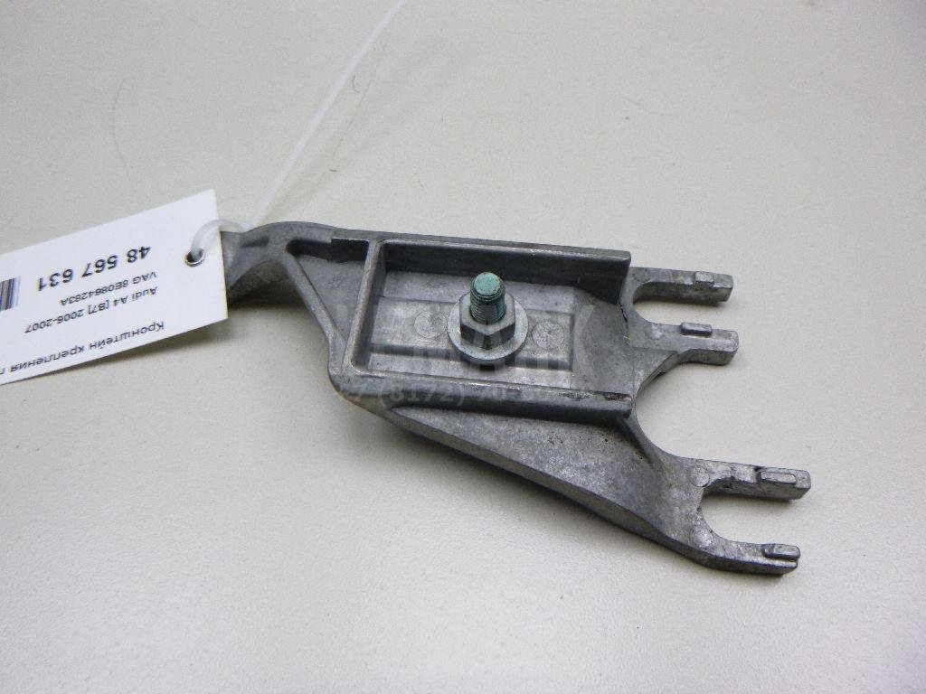 Кронштейн крепления подлокотника