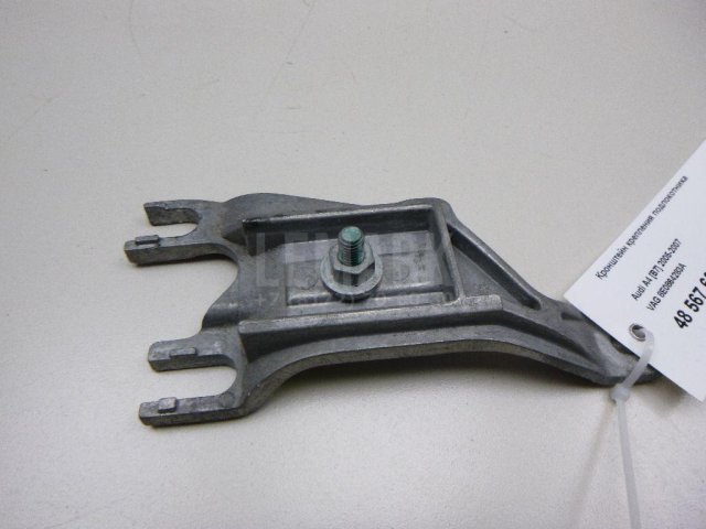 Кронштейн крепления подлокотника