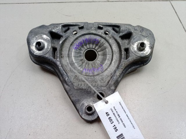 Кронштейн амортизатора