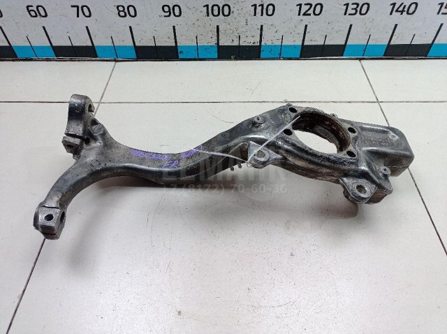 Кулак поворотный передний левый