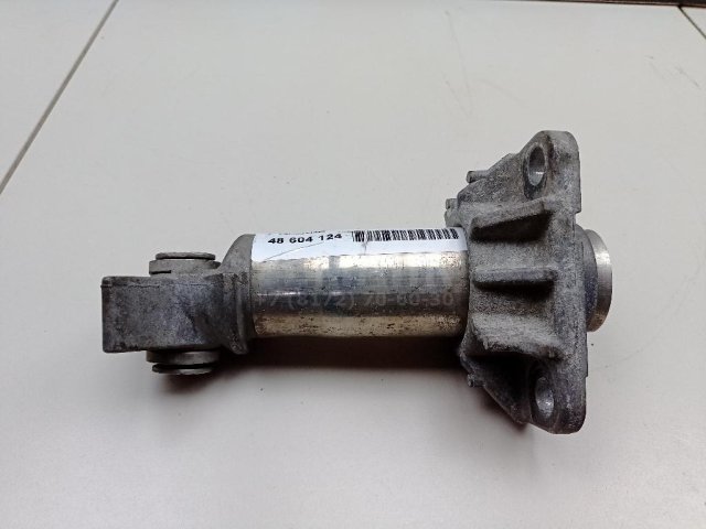 Кронштейн усилителя переднего бампера правый