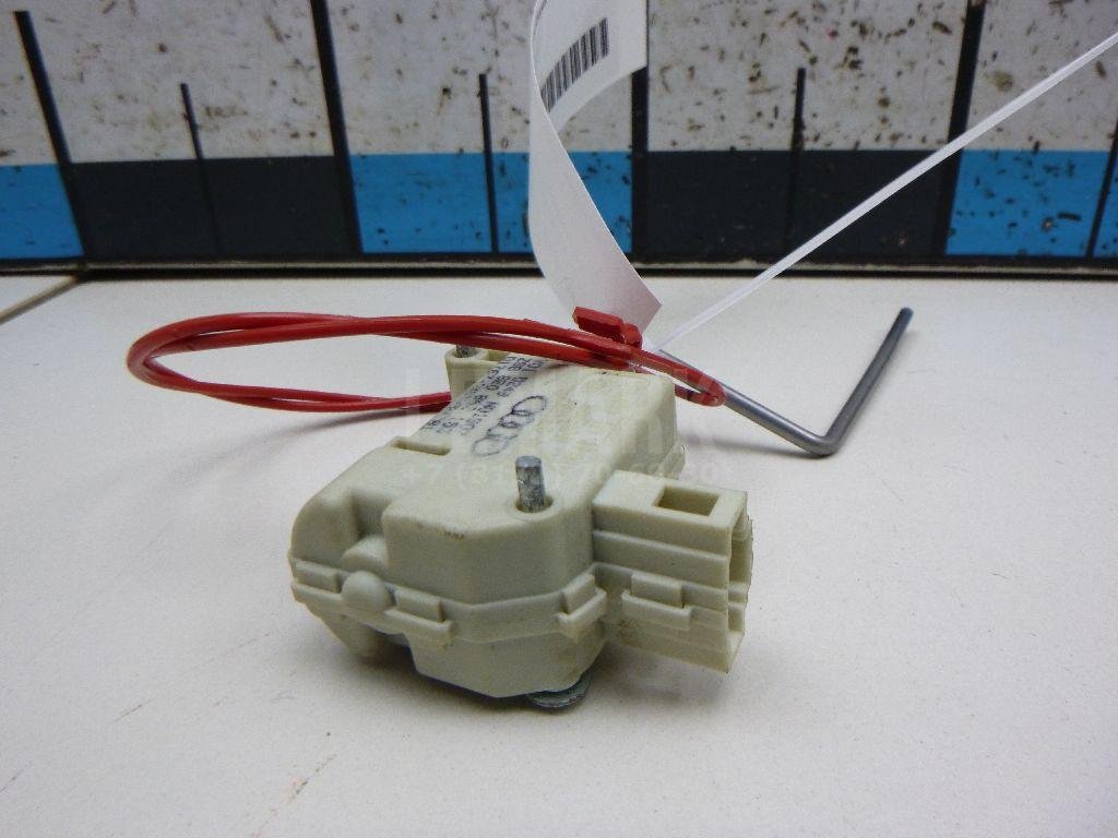 Активатор замка крышки бензобака