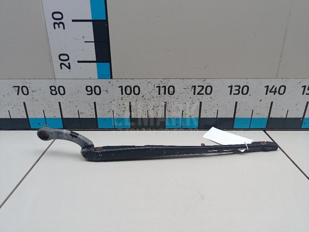 Поводок стеклоочистителя передний левый