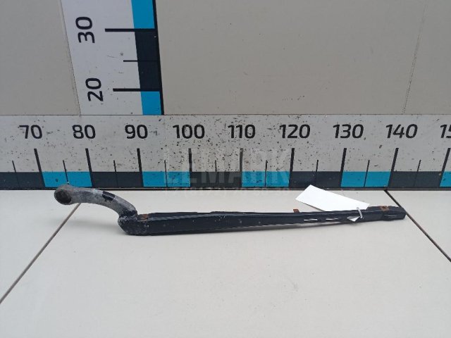 Поводок стеклоочистителя передний левый