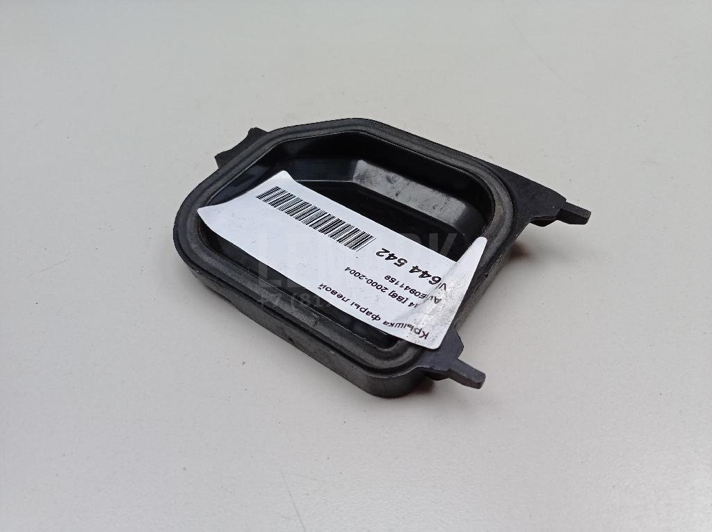 Крышка фары левой