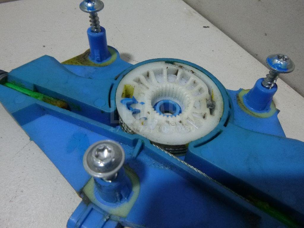 Стеклоподъемник электр. передний правый