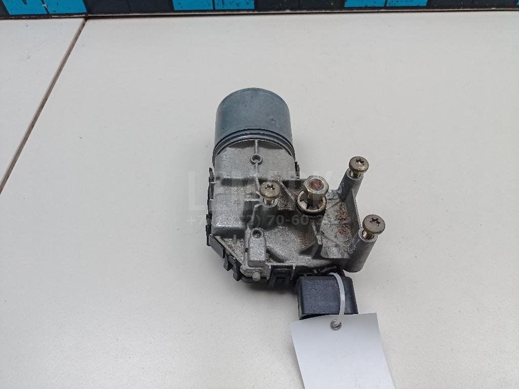 Моторчик стеклоочистителя передний