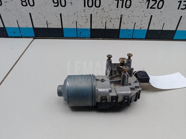 Моторчик стеклоочистителя передний