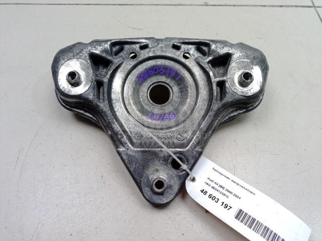 Кронштейн амортизатора