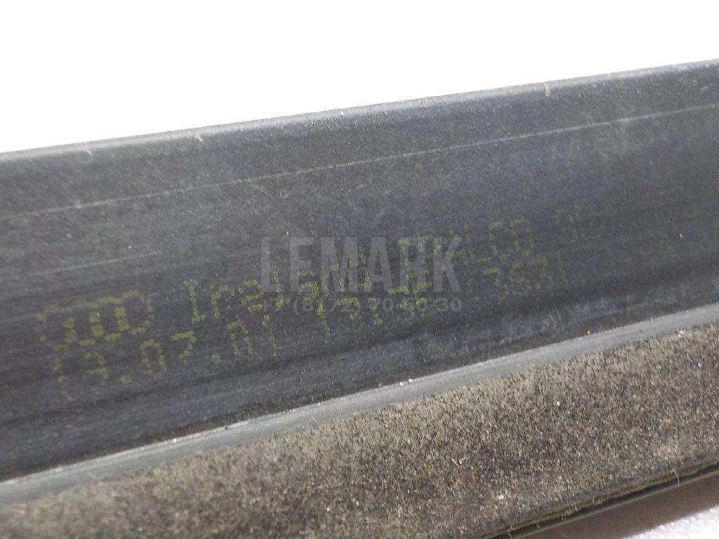 Накладка стекла переднего правого